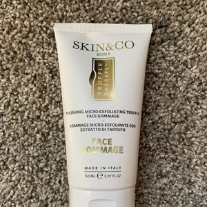 Micro exfoliating face wash